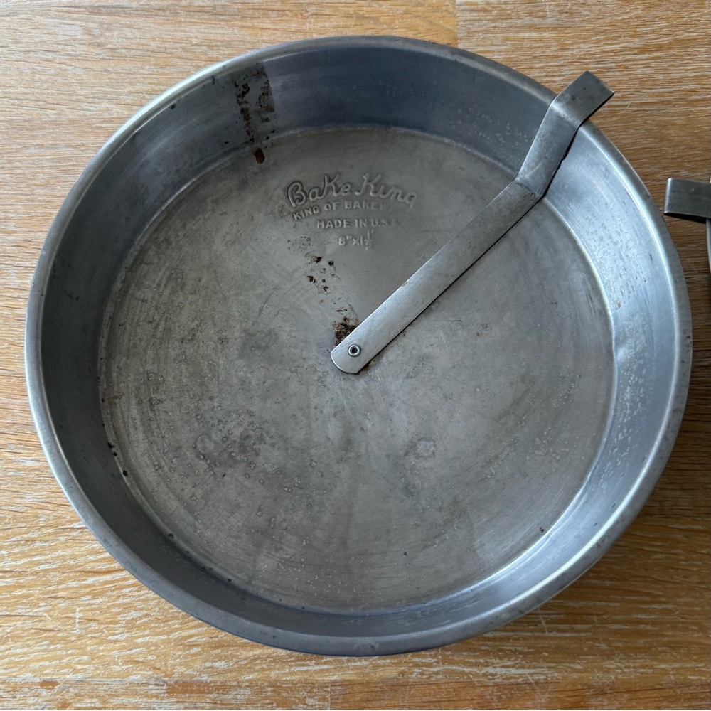 Vintage Bake King “King of Bakers” 8” Round Cake Pans with Slider Release - Picture 3 of 6